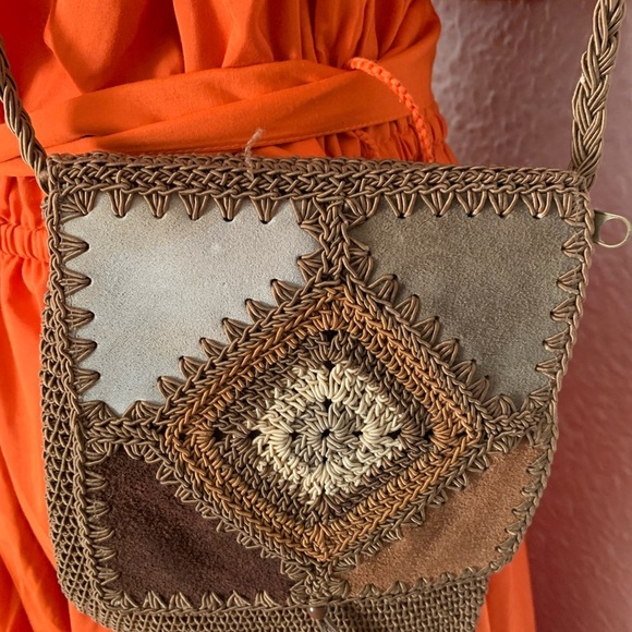 Crochet crossbody w leather detailing NWOT - Picture 5 of 10